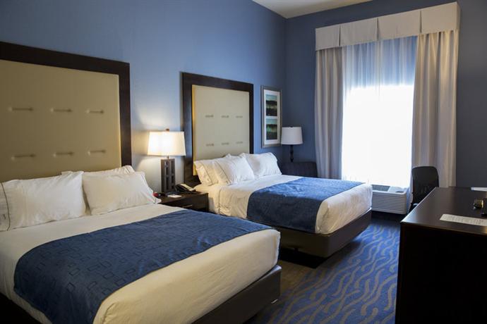 Holiday Inn Express and Suites Edwardsville