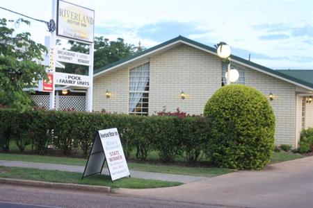 Riverland Motor Inn & River's Restaurant