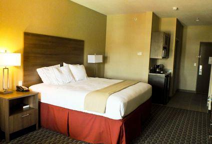 Holiday Inn Express & Suites Fredericksburg