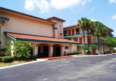 Howard Johnson Inn and Suites Jacksonville