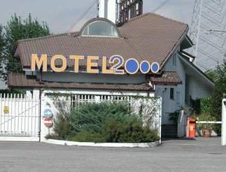 Motel 2000