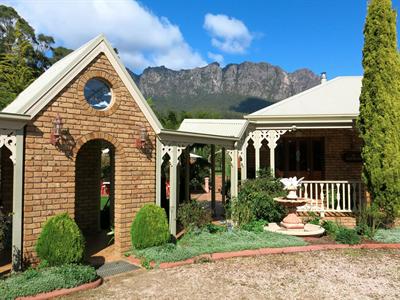 Mount Roland Country Lodge