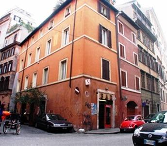 Rome Holidays Via del Pavone Apartment