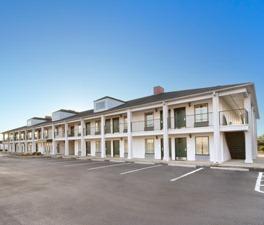 Baymont Inn & Suites Dunn