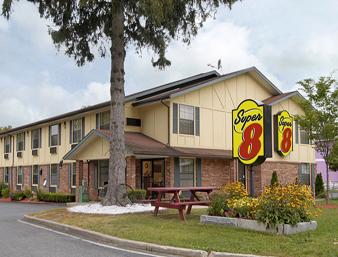 Super 8 Motel Lee / Berkshires / Outlet Area