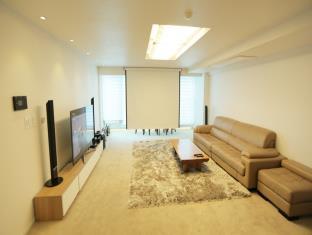 UN Mansion Apartment
