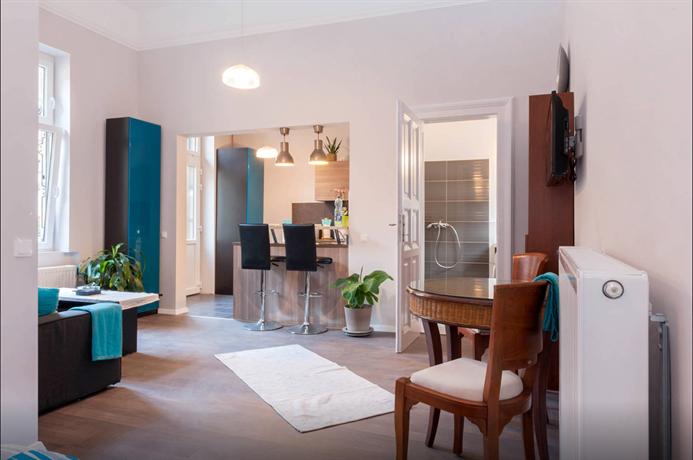 Andrassy Garden Apt in Center