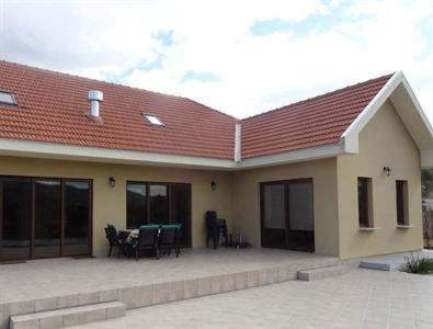 Roses Villa