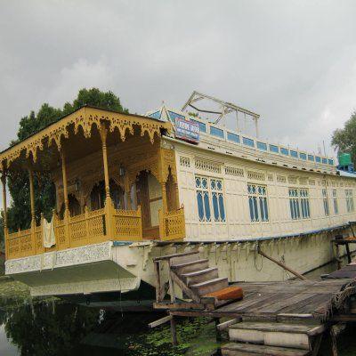 Perfume Garden Group of Houseboat