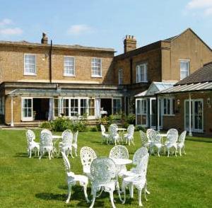 Hadlow Manor Hotel