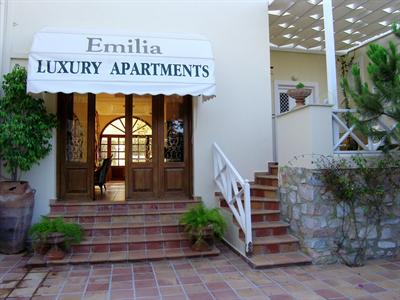 Emilia Luxury Apartments Megas Gialos