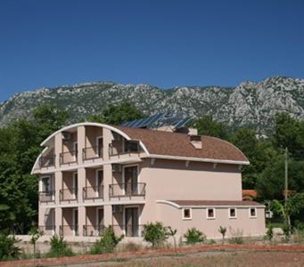 Golden River Hotel