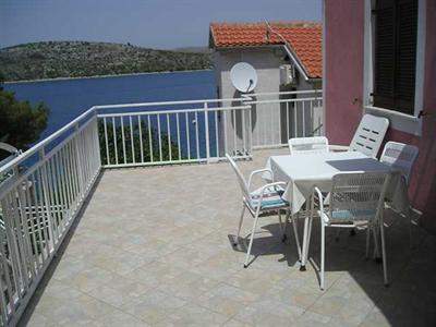 Apartment by the sea Grebastica