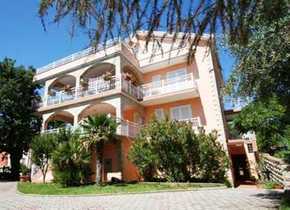 Apartments Njivice