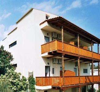 Oasis Apartments & Rooms