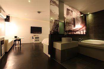 Sheel Hotel