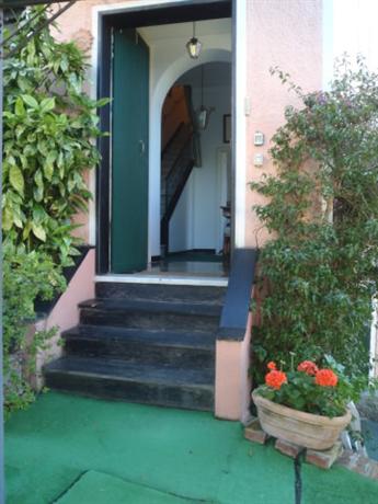 Homestay in Genoa near Museo Giannettino Luxoro