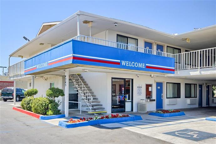 Motel 6 Fresno - Blackstone North