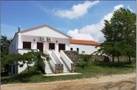 Kyrkos Apartments