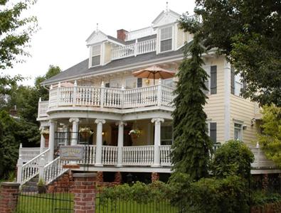 Big Yellow Inn Bed and Breakfast