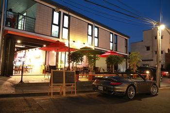 88st Guesthouse N Cafe