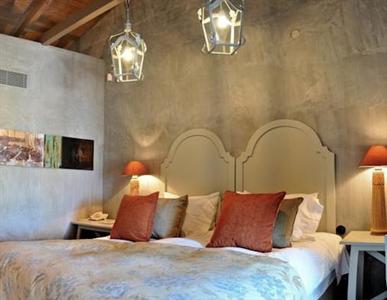 6 Keys Guesthouse