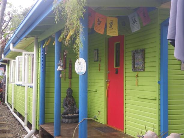 Homestay in Machans Beach near Cairns Historical Society Museum