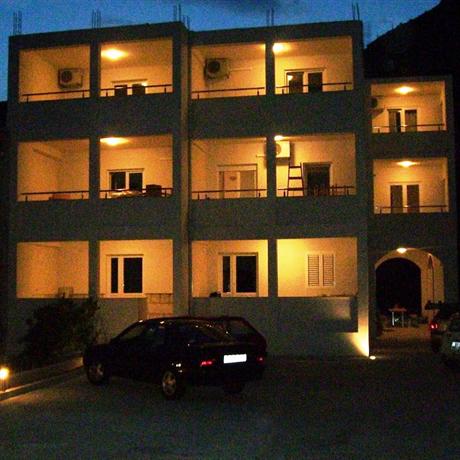 Apartments Ante Omis