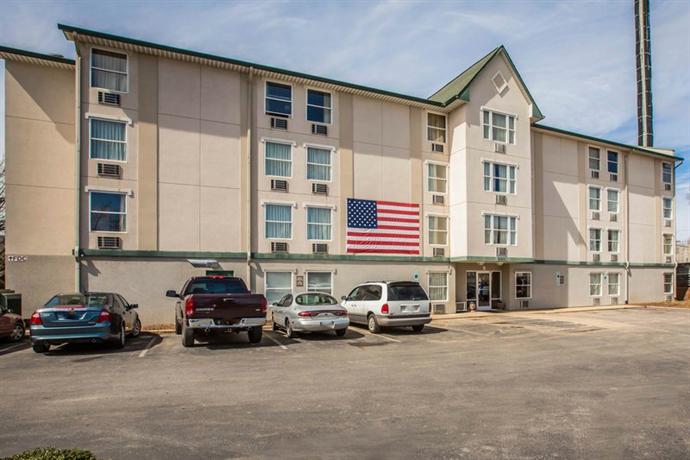 Rodeway Inn & Suites at Biltmore Square