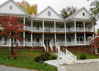 Acorn Hill Lodge and Spa