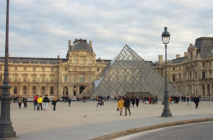 Paris 50 M2 Louvre-St Honore -Notre Dame-Beaubourg
