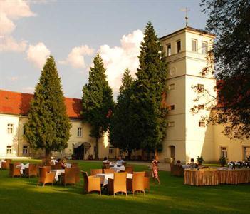Zamek na Skale Hotel