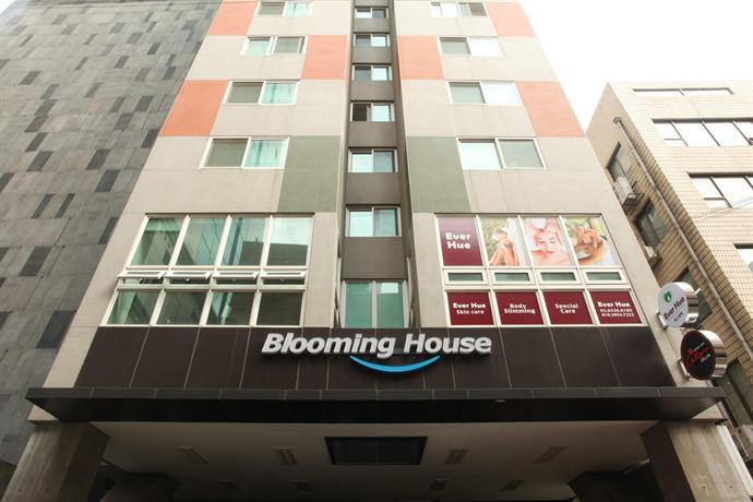 Blooming House Residence