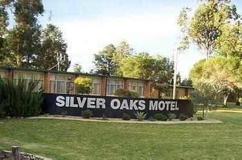 Silver Oaks Motel