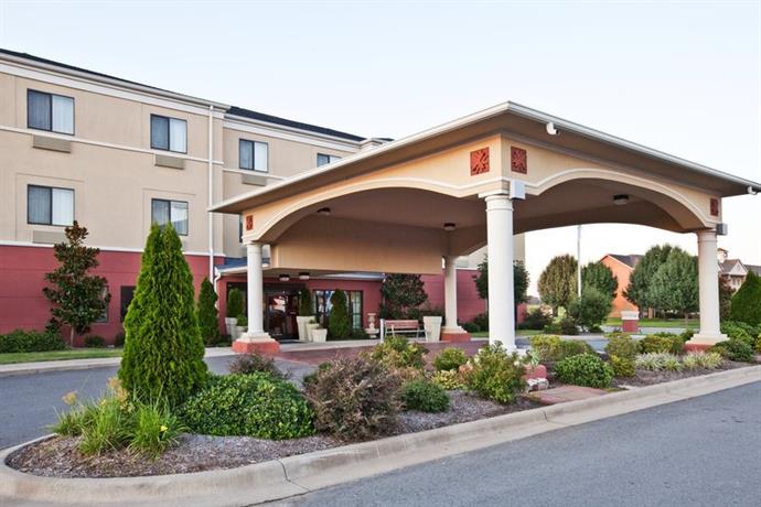 Holiday Inn Express Hotel & Suites Lonoke I-40