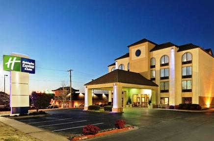 Holiday Inn Express Hotel & Suites Bentonville