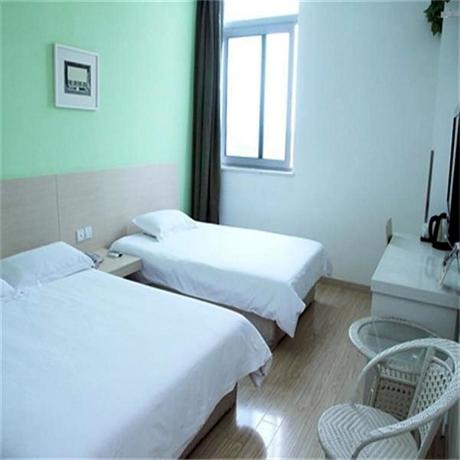 Motel 168 Shanghai Nanhui Huinan Town Tesco Branch