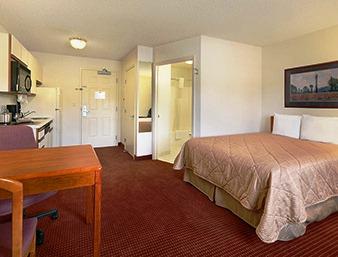 Days Inn and Suites Green Bay