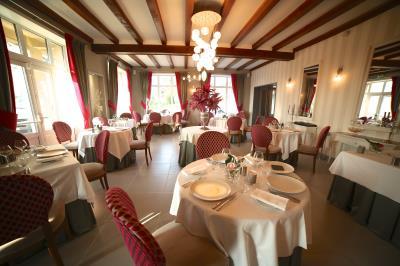 Hotel Restaurant Le Lion d'Or Saint-Hilaire-du-Harcouet