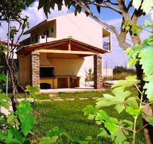 Biscoutsis Apartments and Studios