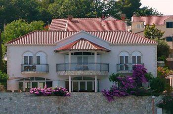 Villa Almadria