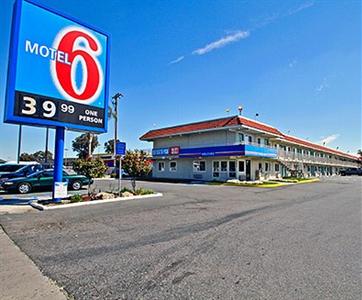 Motel 6 Fresno - Blackstone South