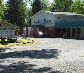 Flower Field Motel & Cottages