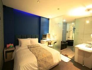 Hotel L & S