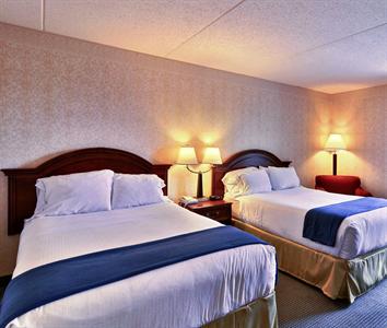 Holiday Inn Express At Williamsburg Square State College