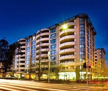 Adina Apartment Hotel Canberra James Court