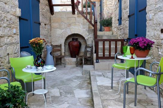 Ipio Vouni Suites