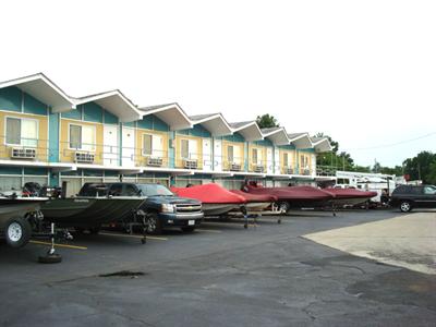 Benton Gray Plaza Motel