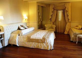 Santa Chiara Suite Hotel