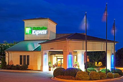 Holiday Inn Express Hickory - Hickory Mart